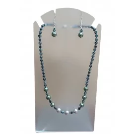 - náhrdelník a náušnice z hematitu a shell perly