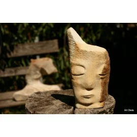 Originálna kamenná socha- tvár- pieskovec